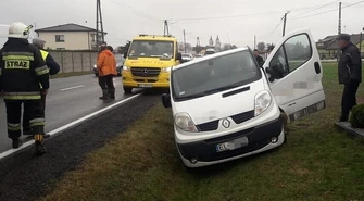 Bus w rowie przy DK12. Kierowca był nietrzeźwy