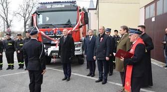 Czarnocin: Obchody Święta Niepodległości i poświęcenie nowego samochodu strażackiego