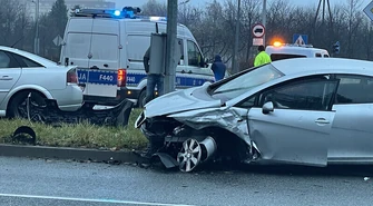 Groźne zderzenie w Piotrkowie (ZDJĘCIA)