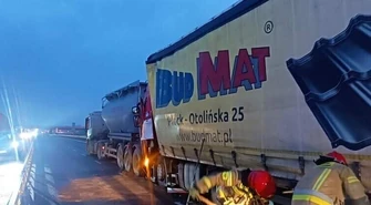 Groźne zderzenie na A1. Rozszczelniona cysterna [AKTUALIZACJA]