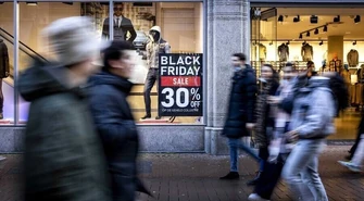 KNF ostrzega przed oszustami działającymi podczas Black Friday