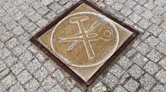 Odkrywamy znane i nieznane - Tablice cechów na ul. Farnej