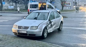 Wypadek w centrum Piotrkowa. Jedna osoba w szpitalu (ZDJĘCIA)