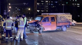 Dwa samochody zderzyły się na ruchliwym skrzyżowaniu (ZDJĘCIA)