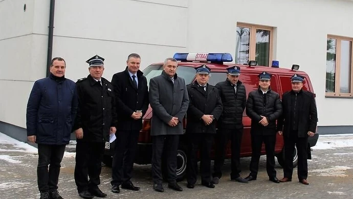 OSP Majków Mały z nowym pojazdem
