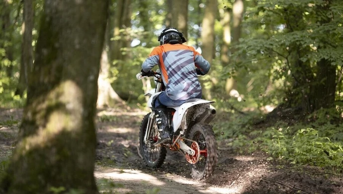 Pijany i bez uprawnień uciekał przed policją