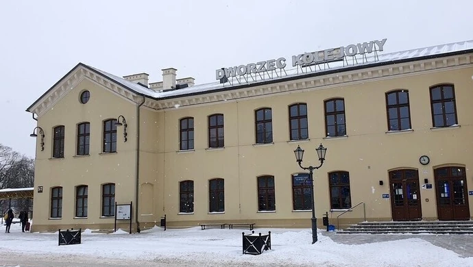 Odjazdy tylko trzy razy w tygodniu. Historia piotrkowskiego dworca