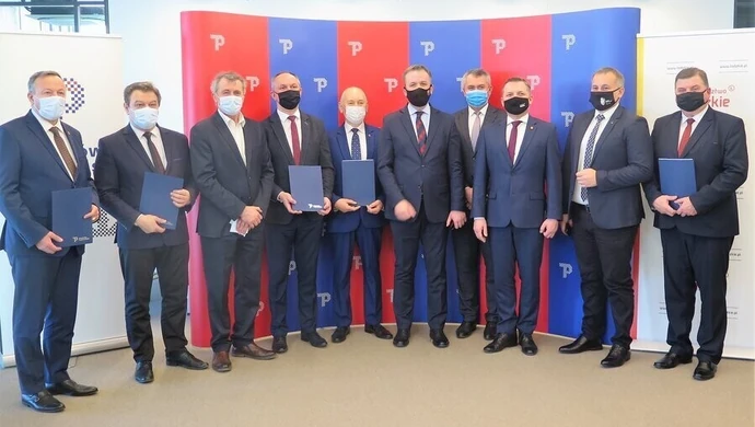 Razem po dodatkowe 200 milionów złotych