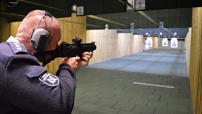 "Można tu strzelać nawet z karabinu"