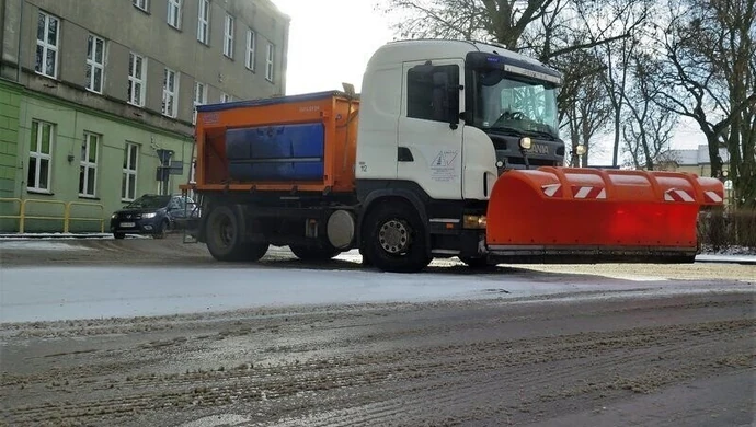 Standardy odśnieżania w Piotrkowie. Sprawdź, jak powinna być odśnieżona twoja ulica!