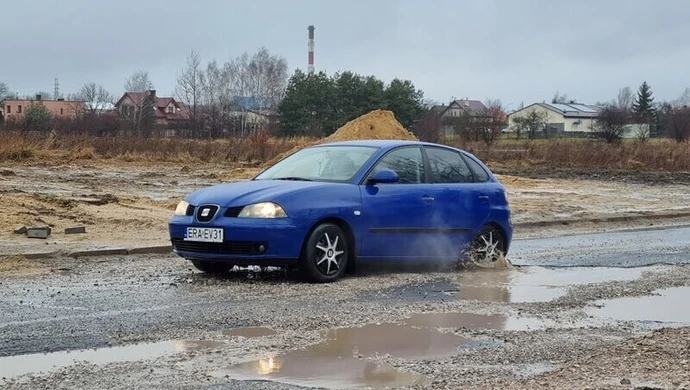 Katastrofalne warunki jazdy na ul. Glinianej [GALERIA]