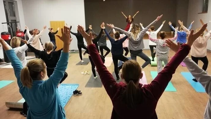 Joga w bibliotece