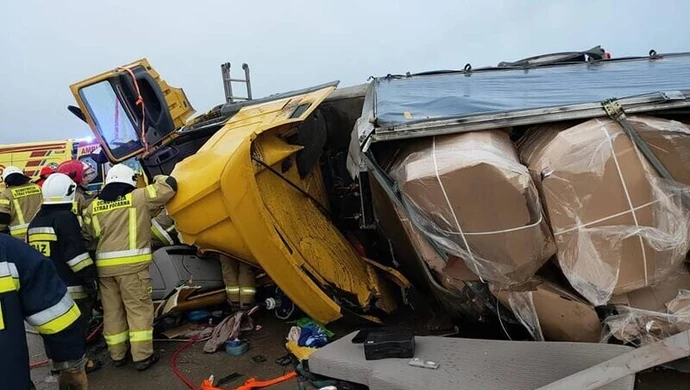 Przewrócone TiR-y. Utrudnienia na A1 i S8