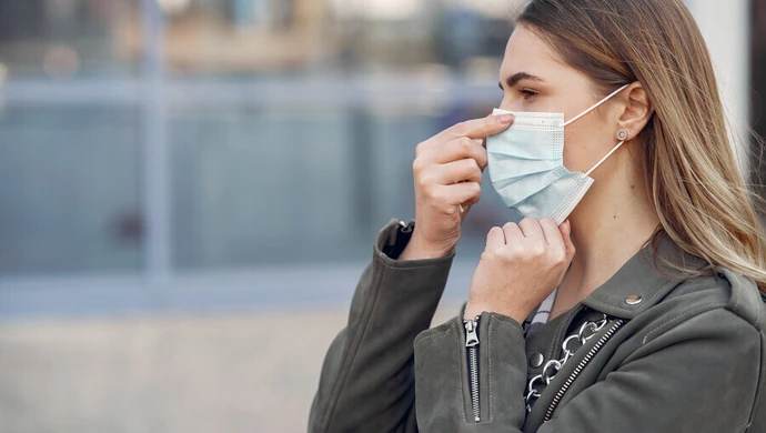 Urzędnicy rozdają darmowe maseczki