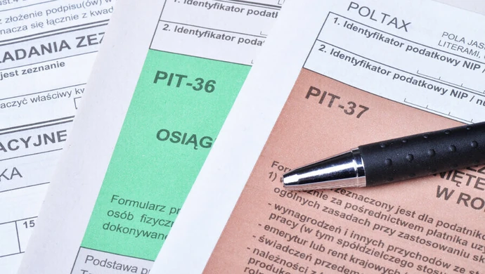 PIT 37 - jak rozliczyć? Bezpośrednio czy przez internet?