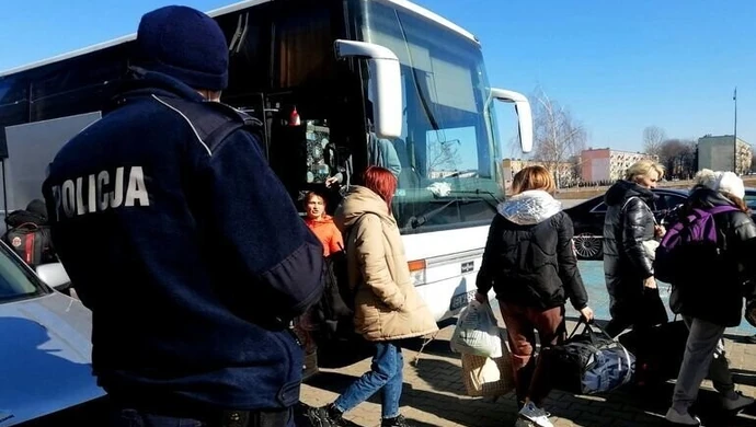 Piotrkowscy policjanci pomagają ukraińskim uchodźcom