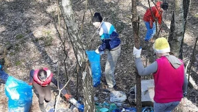 Sprzątanie lasu w Grabostowie [ZDJĘCIA]