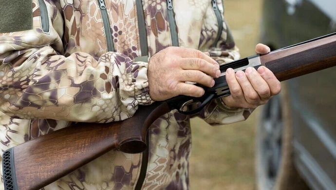 Pijany z bronią bez zezwolenia zatrzymany przez policję