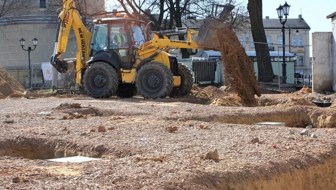 Co dzieje się na byłym dworcu PKS? [ZDJĘCIA]