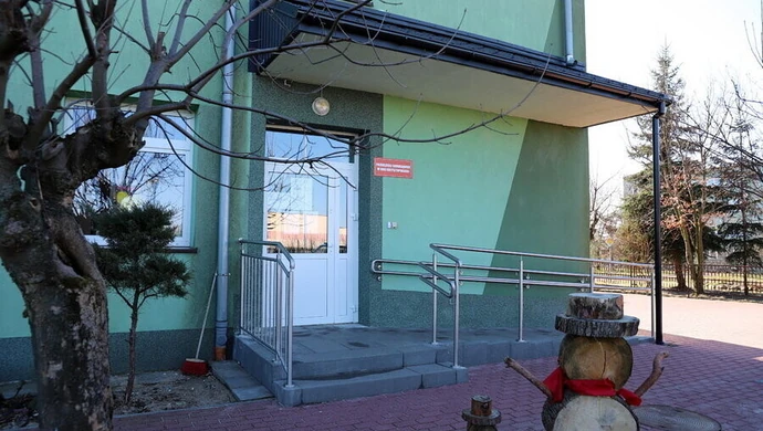 Remont wejść do Przedszkola Samorządowego w Woli Krzysztoporskiej