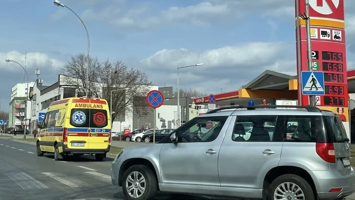 Potrącenie na pasach w Piotrkowie. Młoda kobieta w szpitalu