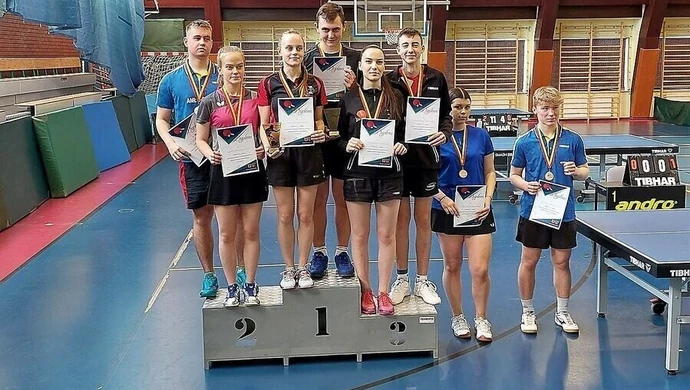 Worek medali dla sportowców z Moszczenicy