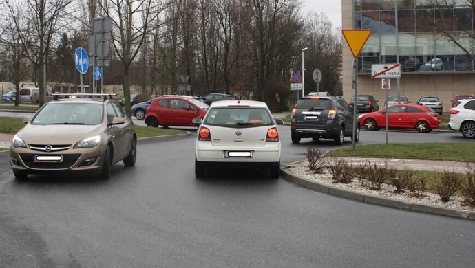 Feralny wjazd. Czy to najniebezpieczniejsze skrzyżowanie w Piotrkowie?