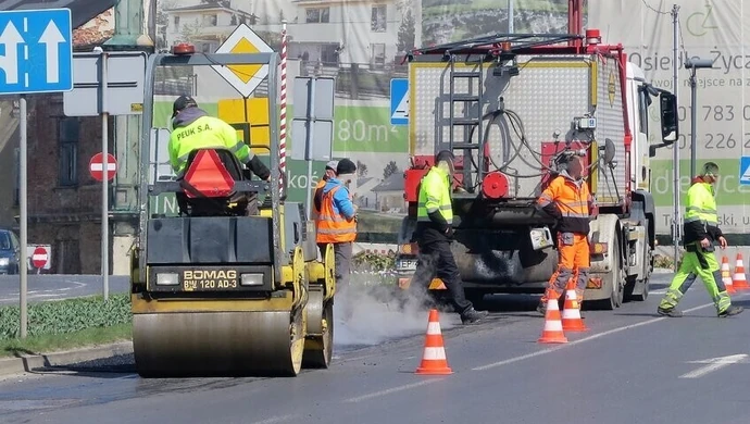 Łatali dziury przy placu Kościuszki