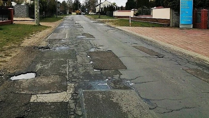 Doczekają się przebudowy ul. Jeziornej?