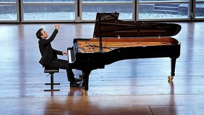 Niezwykły koncert fortepianowy w piotrkowskim muzeum