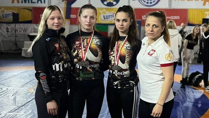 Medalowe debiuty zawodniczek AKS-u