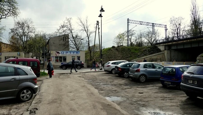 Ucywilizują parkowanie przy wiadukcie