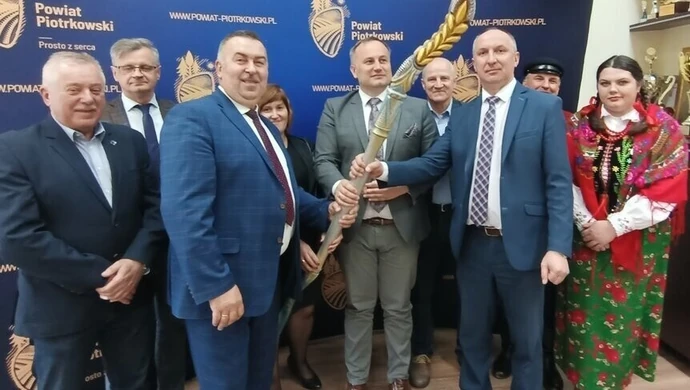 Symbolicznie przekazali dożynkowy kłos