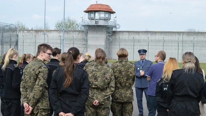 Zachęcali maturzystów do pracy w areszcie