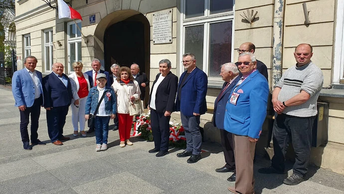 Delegacje Lewicy złożyły kwiaty z okazji Święta Pracy