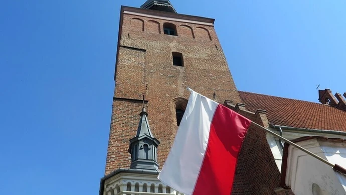 W Piotrkowie powiewają tysiące flag