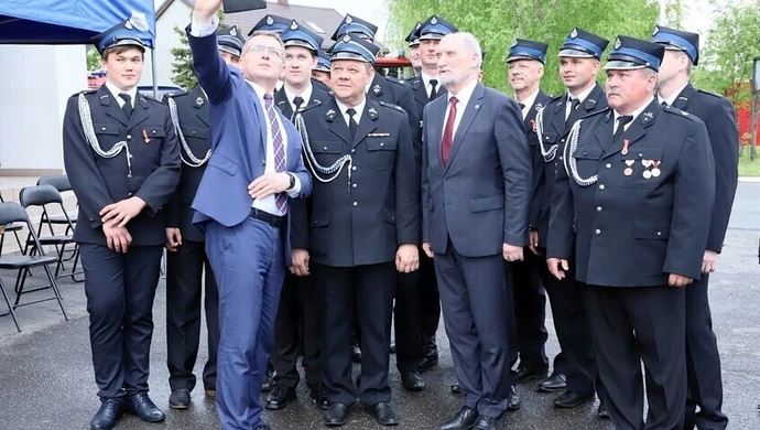 Antoni Macierewicz na Dniu Strażaka w Woli Krzysztoporskiej [ZDJĘCIA]