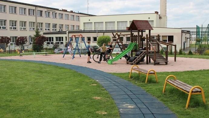 Przebudują plac zabaw przy szkole