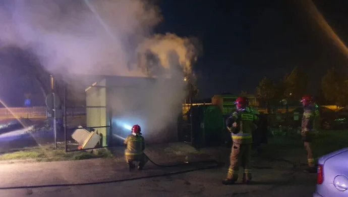 Pięć pożarów jednej nocy. Kto podpala śmietniki w Piotrkowie?