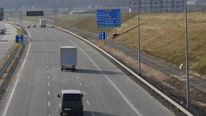 A1: będą malować pasy na jezdni