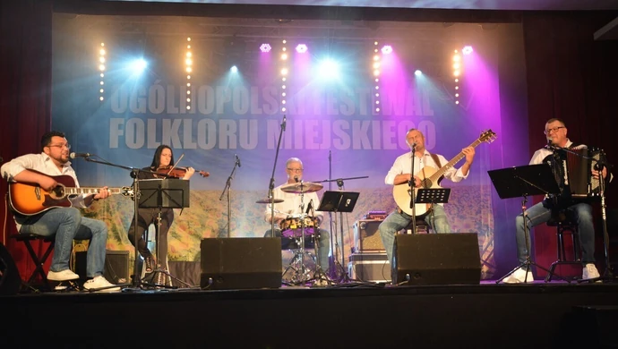 Folkowe rytmy w Wolborzu (ZDJĘCIA + FILM)