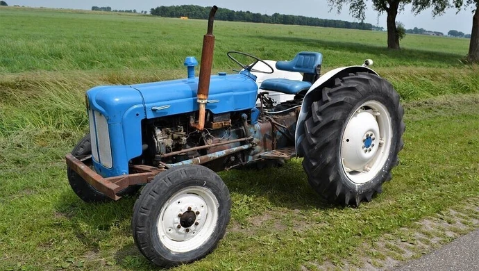 Traktorzysta wjechał do rowu. Był pijany