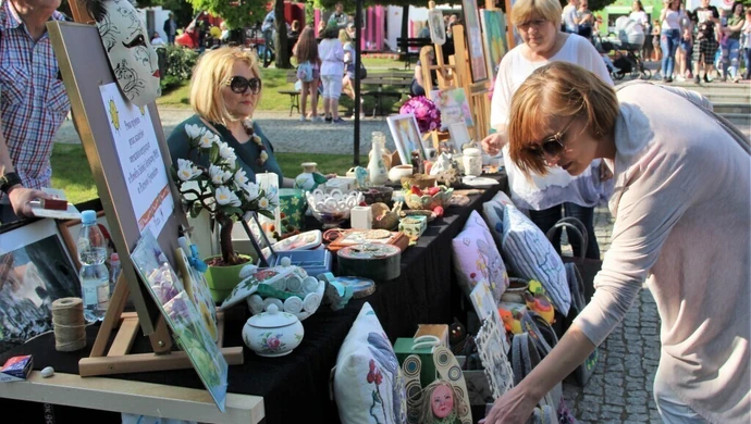 Zaśpiewają i pohandlują w parku