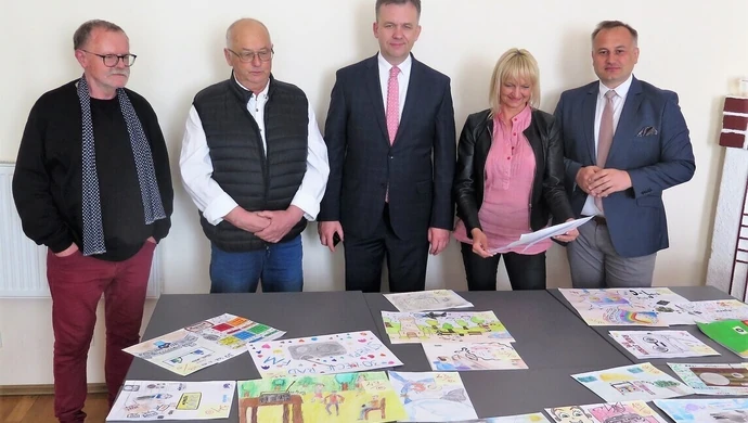 Malowali radiowców. Kto wygrał?