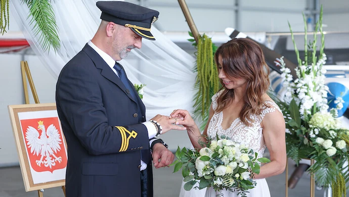 Co to był za ślub! Nietypowa uroczystość na piotrkowskim lotnisku