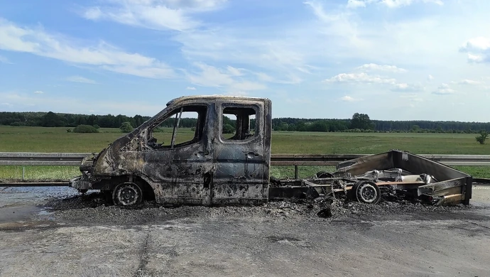 Pożar dostawczaka na S8 (ZDJĘCIA)