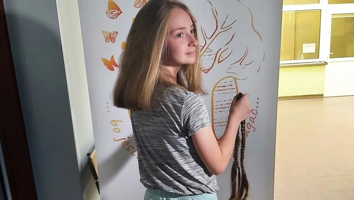 Oddają włosy, aby pomóc pacjentkom onkologicznym (ZDJĘCIA)