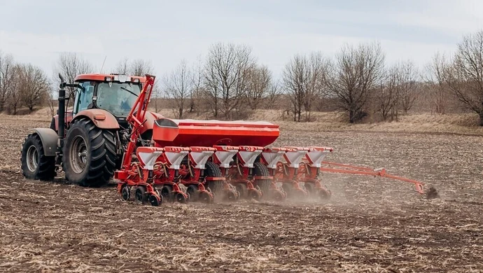 Toyota uszkodzona przez... spadającą łopatę