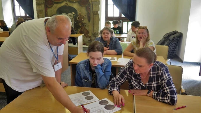 Wzięli pod lupę monety (ZDJĘCIA)