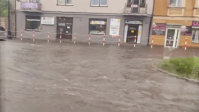 Jezioro na "Ryneczku". Dlaczego zalewa nowe skrzyżowanie?